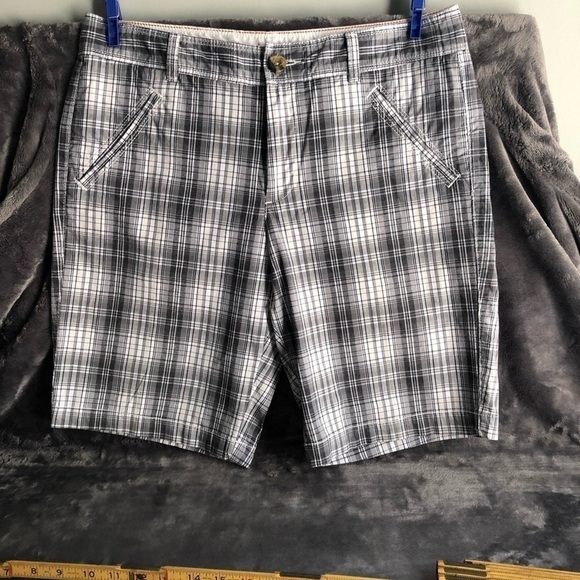 𝅺DOCKERS Plaid shorts size 8 - Picture 1 of 7